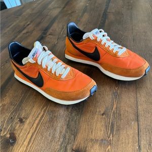 Nike Waffle, size 10, orange & black